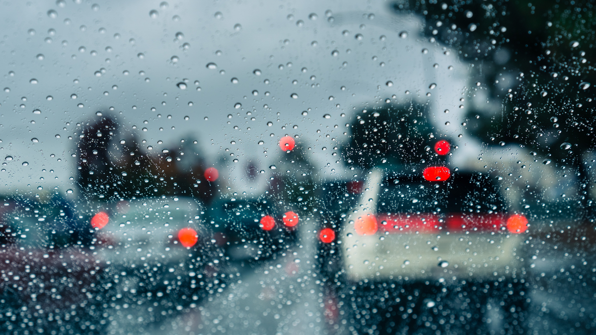 photo of heavy rain and traffic during the early evening
