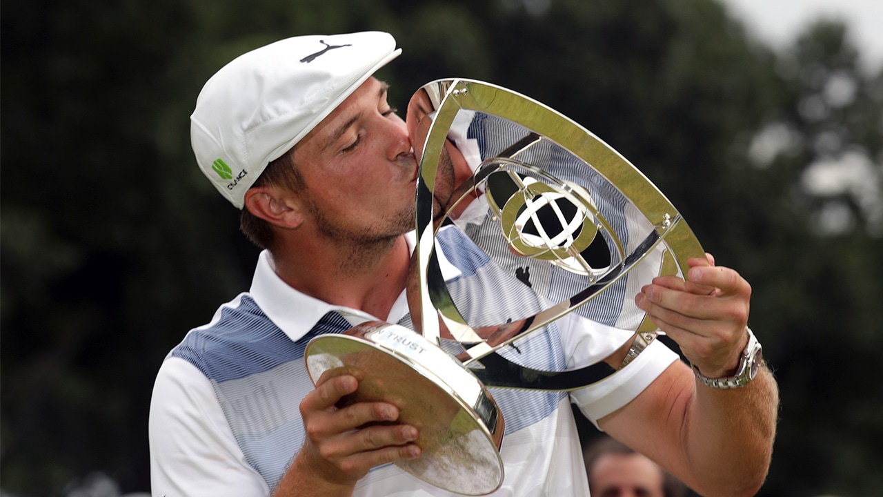 Photo of Bryson DeChambeau kissing the trophy after winning the Northern Trust golf tournament