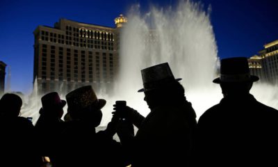 Photo of people watching the fountains at the Bellagio in Las Vegas