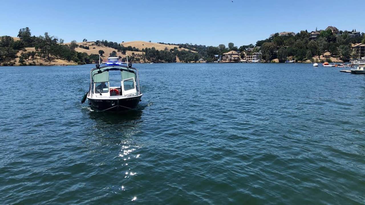 Photo of search boat looking for pilot and plane that sank at Lake Tulloch
