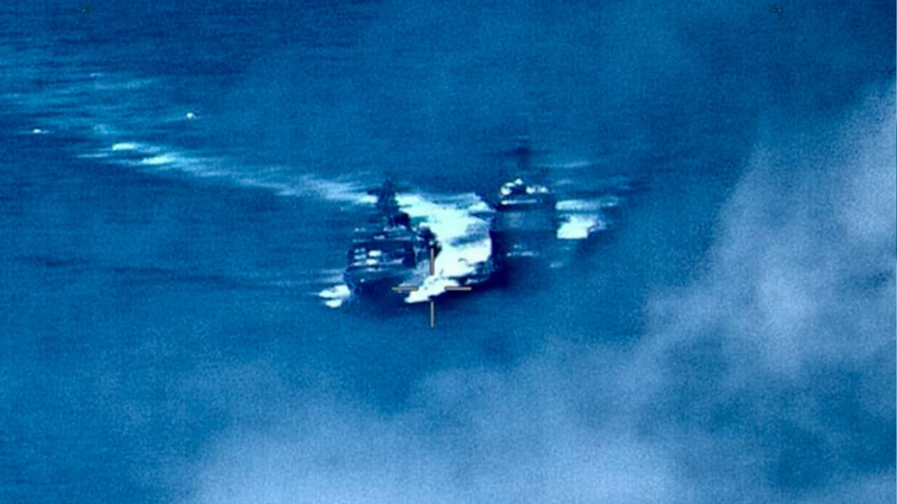 Photo of a Russian destroyer sailing close to the USS Chancellorsville in the Philippine Sea