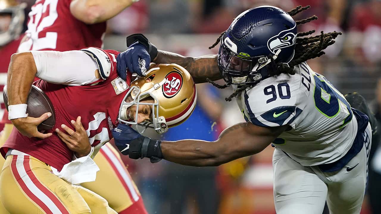 Photo of San Francisco 49ers quarterback Jimmy Garoppolo avoiding getting sacked