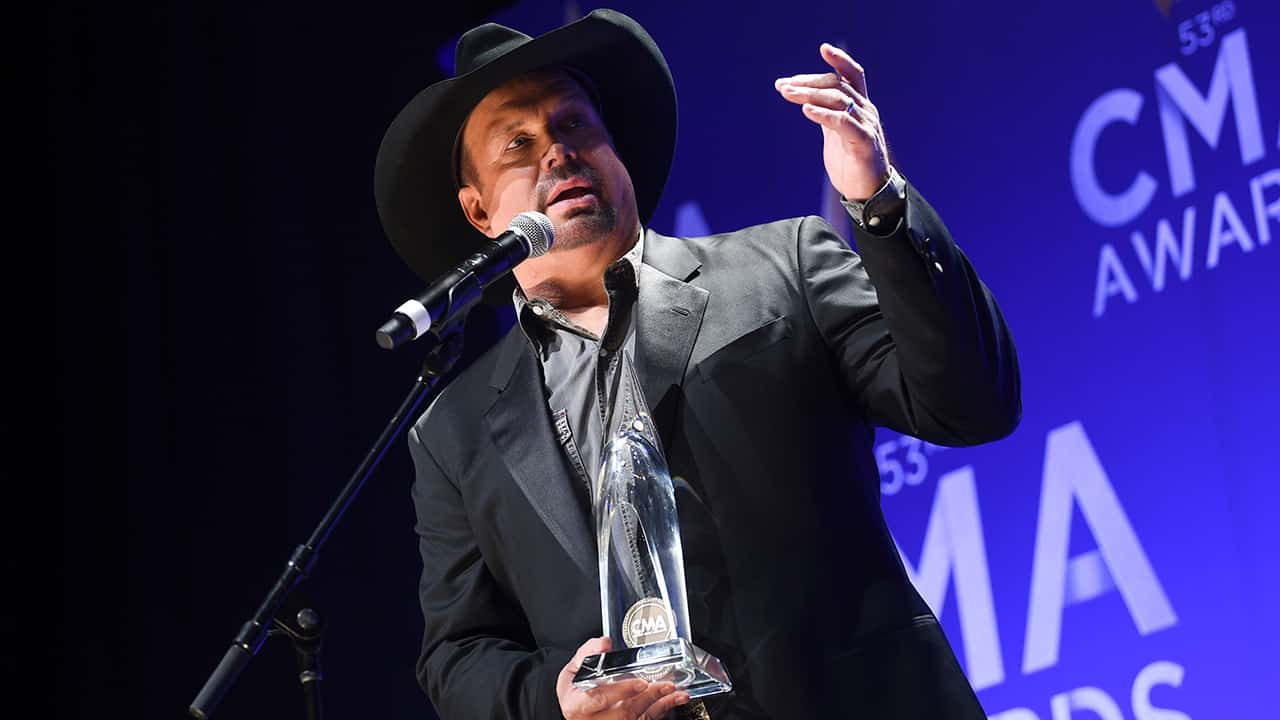 Photo of Garth Brooks