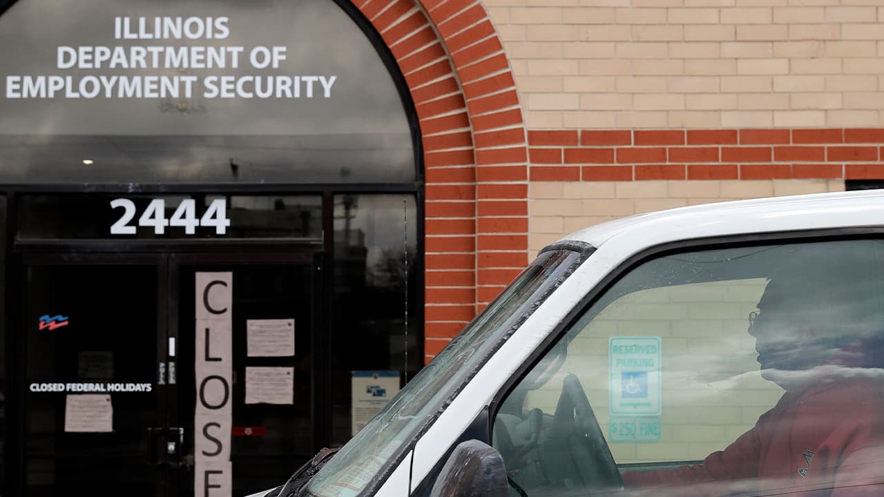 Photo of the closed sign in front of Illinois Department of Employment Security in Chicago