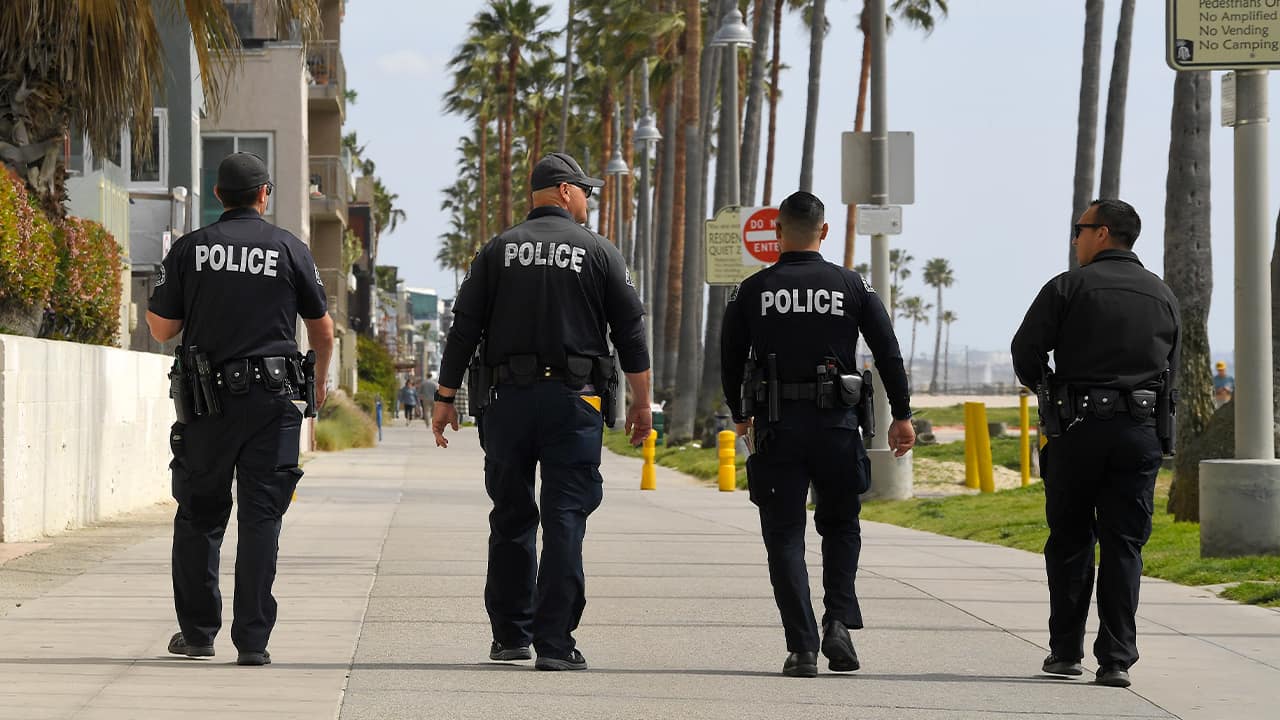 Photo of LAPD officers