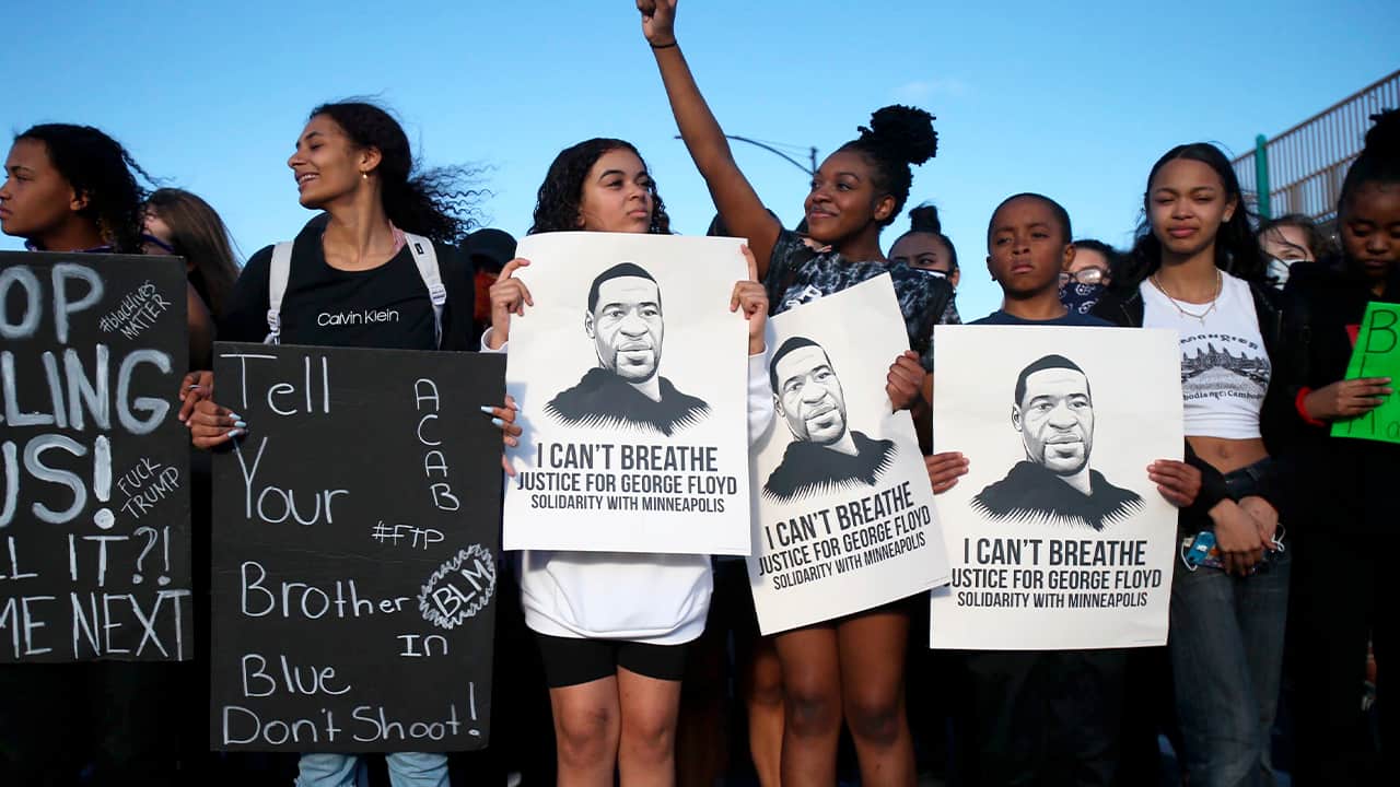 Photo fo protesters in Portland