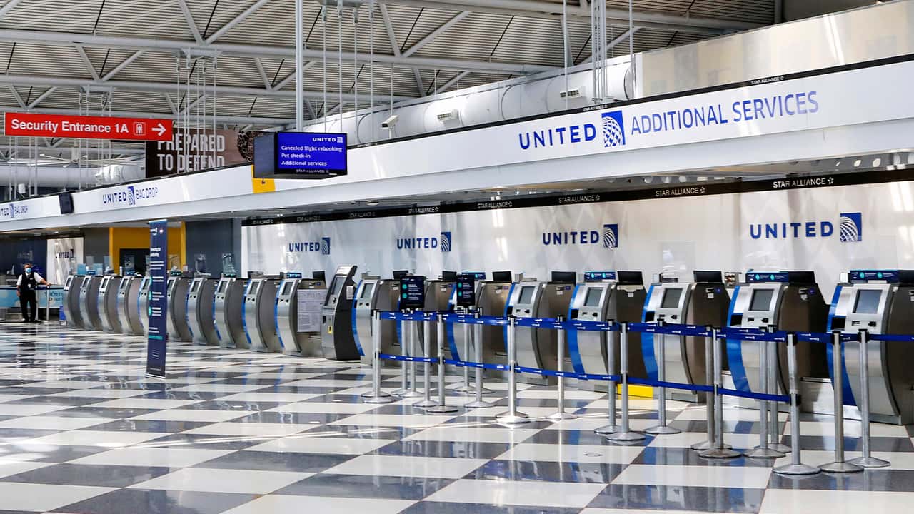 Photo of United Airlines counters